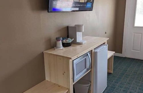 Munising Hotel | The Greenland Motel - Room No.1
