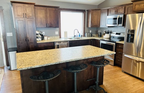 Helena House | The Grey House is 2 minutes to the Lake 5 minutes to Fox Ridge golf course.