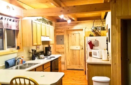 Dillon Cabin | The Grizzly-GREAT VIEWS!