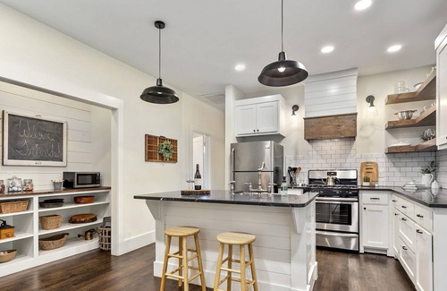 Springdale Cottage | The Grove Cottage - Downtown Springdale