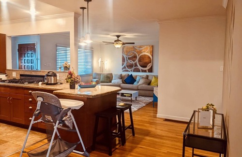 Hayward House | The Happy Hideaway - Swimming pool inside - 3BR - 2BA- Look at me!