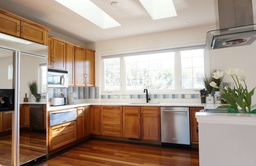 Saint Joseph House | The Harbor Hideout - Riverside home near Beaches, Pier, downtown shops