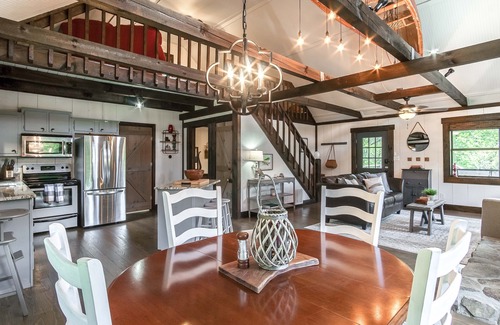 Suches Cabin | ★The Hatch★ Cabin on Trout River w/Hot Tub, Pet/Kid Friendly