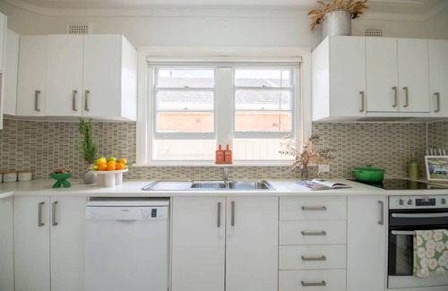 Dubbo House | The Haven - BBQ and Firepit, Pets Welcome!