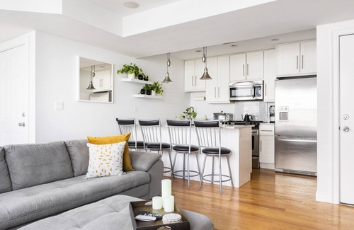 Columbus Park - Andrew Square Condo | The Heart of Southie (Garage + Roof Deck)