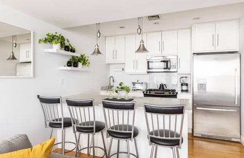 Columbus Park - Andrew Square Condo | The Heart of Southie (Garage + Roof Deck)