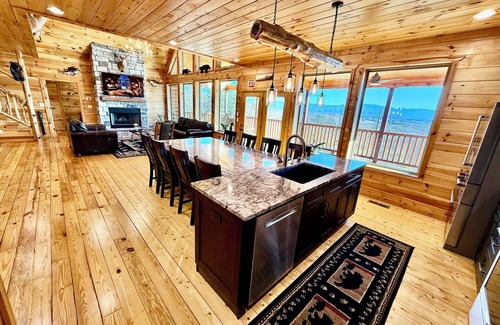 Kodak Cabin | The Heavenly View Hot tub Sauna MNT view WC accessible