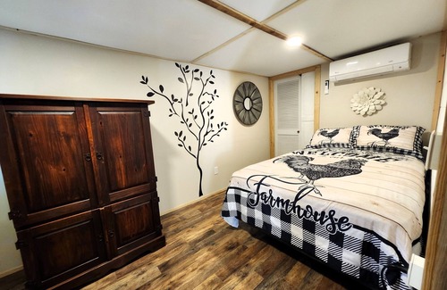 Sanford House | The Hen House on Broadway