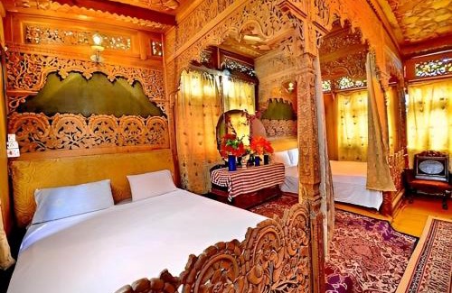 Dal Lake Apartment | The Heritage Amina Group Of Houseboats