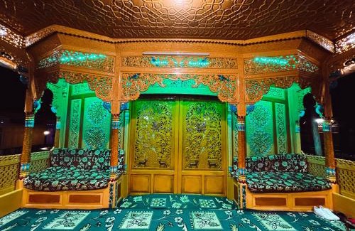 Dal Lake Hotel | The Heritage Gemini Group of Houseboat