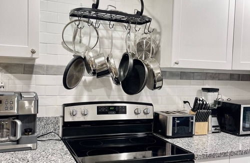 Spring Hill House | The Hidden Jim River Cottage -Kayaks & Canoe