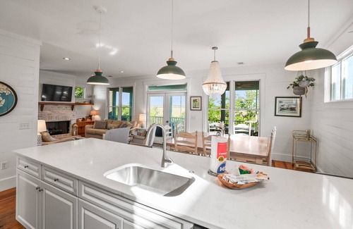 Bonito Boathouses House | The Hidden Palm: Luxurious 5-Bed Home, Screened Porches, Game Room & Marsh Views!