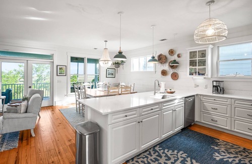 Bonito Boathouses House | The Hidden Palm: Luxurious 5-Bed Home, Screened Porches, Game Room & Marsh Views!