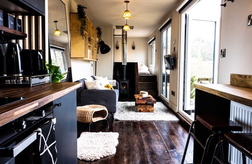 Exeter Cabin | The Hide: Countryside Retreat with Hot Tub & Sauna