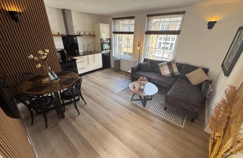 Lancaster Apartment | The Hideaway - 2-Bedroom Apartment with outdoor terrace & free parking