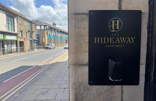 Lancaster Apartment | The Hideaway - 2-Bedroom Apartment with outdoor terrace & free parking