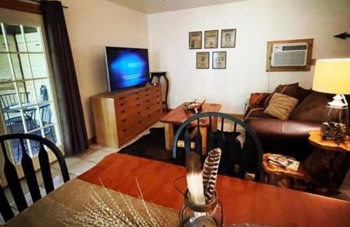 Eureka Springs Apartment | The Hideaway at Bear Mountain Log Cabins