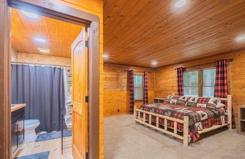 Gumlog Cabin | The Hideaway Cabin at Hartwell