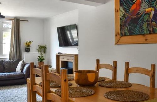 Tregony Apartment | The Hideaway - Spacious 3 Bedroom Apartment