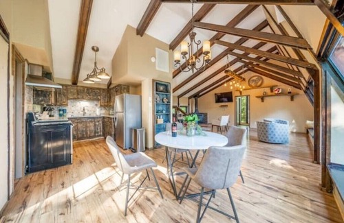 Jones Mills House | The Hideaway - Your Perfect Getaway Vacation