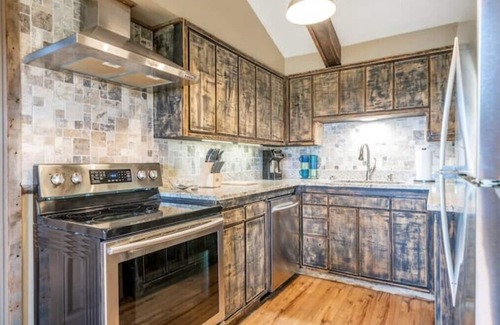 Jones Mills House | The Hideaway - Your Perfect Getaway Vacation