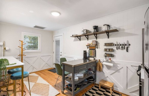 West Ashley House | The Hideout | Fire Pit, Movie Deck & Fun Games