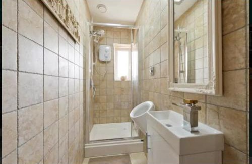 Dublin House | The Hideout !