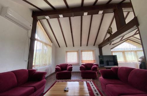 Prevalla Villa | The Hill House