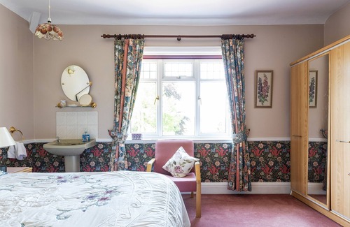 Earls Barton Bed & Breakfast | The Hillcrest