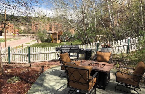 Hot Springs Apartment | The “Historic” Burdette House - EST. 1891 3rd floor Victorian Suite