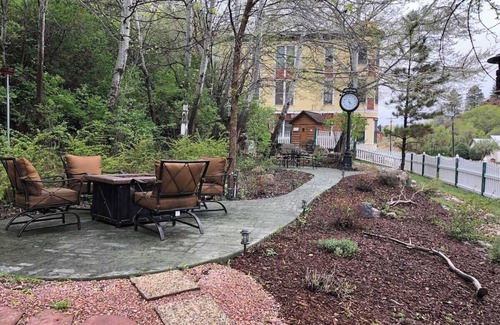 Hot Springs Apartment | The “Historic” Burdette House - EST. 1891 3rd floor Victorian Suite