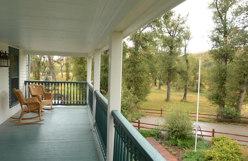 Elk Mountain Hotel | The Historic Elk Mountain Hotel