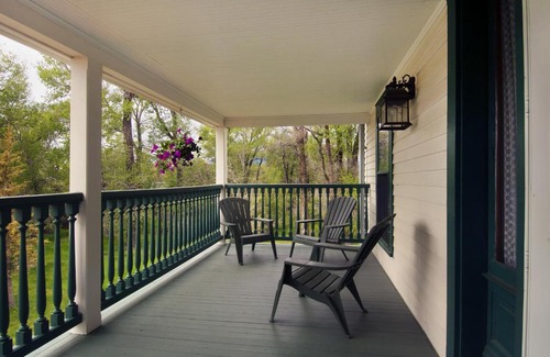 Elk Mountain Hotel | The Historic Elk Mountain Hotel