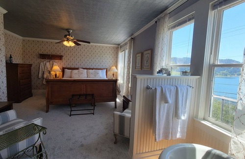 Requa Hotel | The Historic Requa Inn