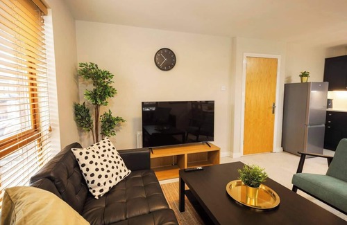 Queens Quarter Apartment | The Hockney- 2 bd Hip Ap. Ultra Fast WIFI