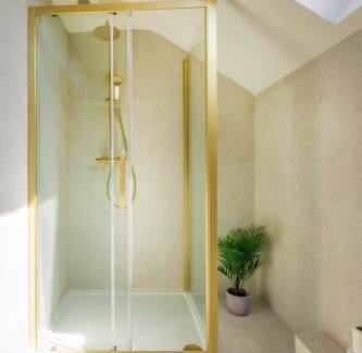 Queens Quarter Apartment | The Hockney - 2 Bd Hip Ap Ultra Fast WIFI