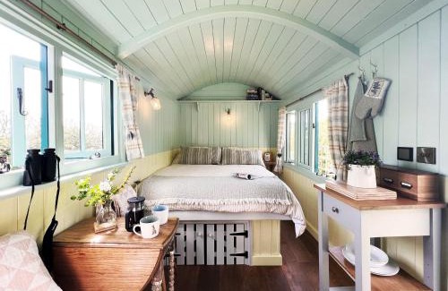 Sutton House | The Hollies Shepherds Hut by The Suffolk Cottage Collection