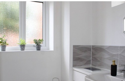 Peterborough House | The Homecations - Pearl by MT Property