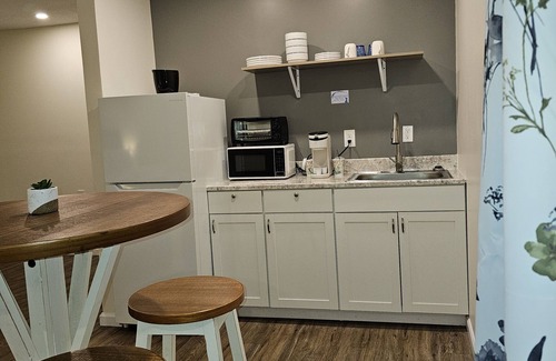 Dunlap Hotel | The Honey Bee Motel