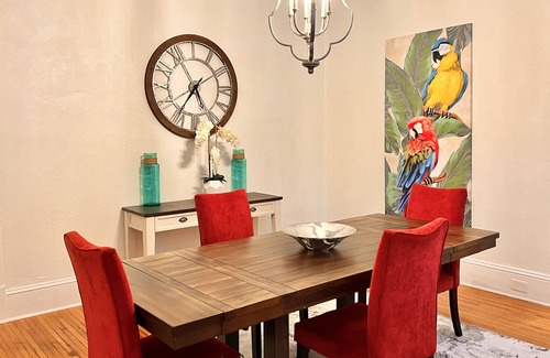 Goldsboro House | The Honeycomb Hideout 4bedroom 2bathroom