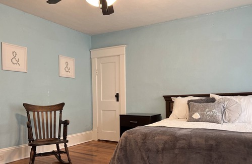 Goldsboro House | The Honeycomb Hideout 4bedroom 2bathroom