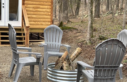 Alix Cabin | The Hoot Owl Cabin on The Mulberry River