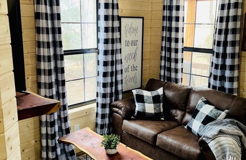 Alix Cabin | The Hoot Owl Cabin on The Mulberry River