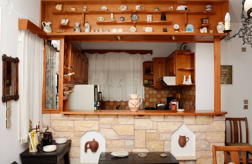 Naxos Apartment | The house is located in the central square of the historical village Kynidaros