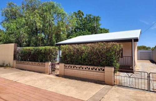 Broken Hill House | The House with the Purple Gate