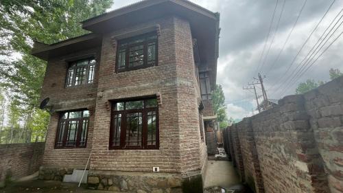 Srinagar House | The Humble Abode