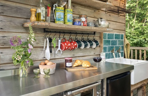 Meathop Apartment | The Hut Rawsons in Levens