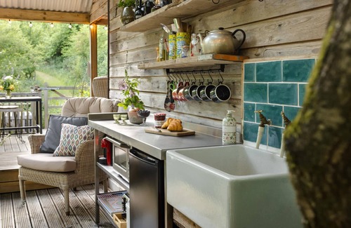 Meathop Apartment | The Hut Rawsons in Levens