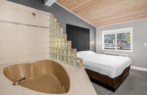 Tahoe City Hotel | The Inn at Boatworks, Lake Tahoe