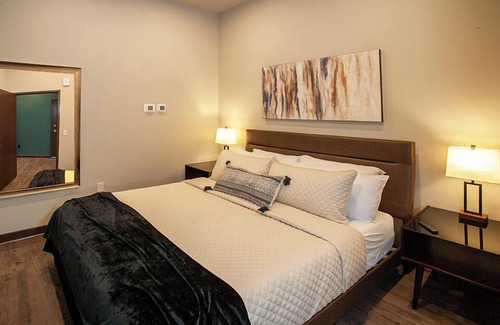 Downtown - Waterfront Hotel | The Intrepid